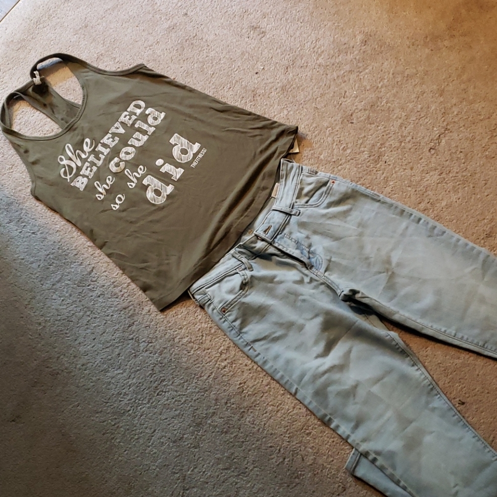 Skinny Jeans and tank top